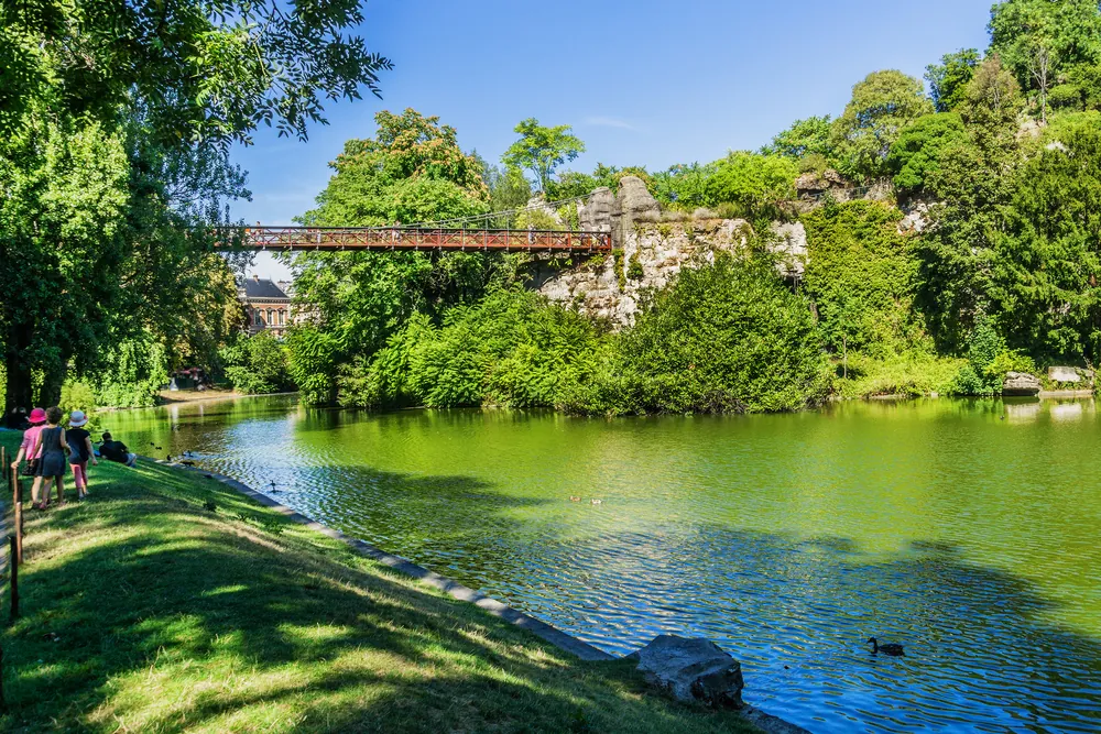 attractive spot free for public in paris