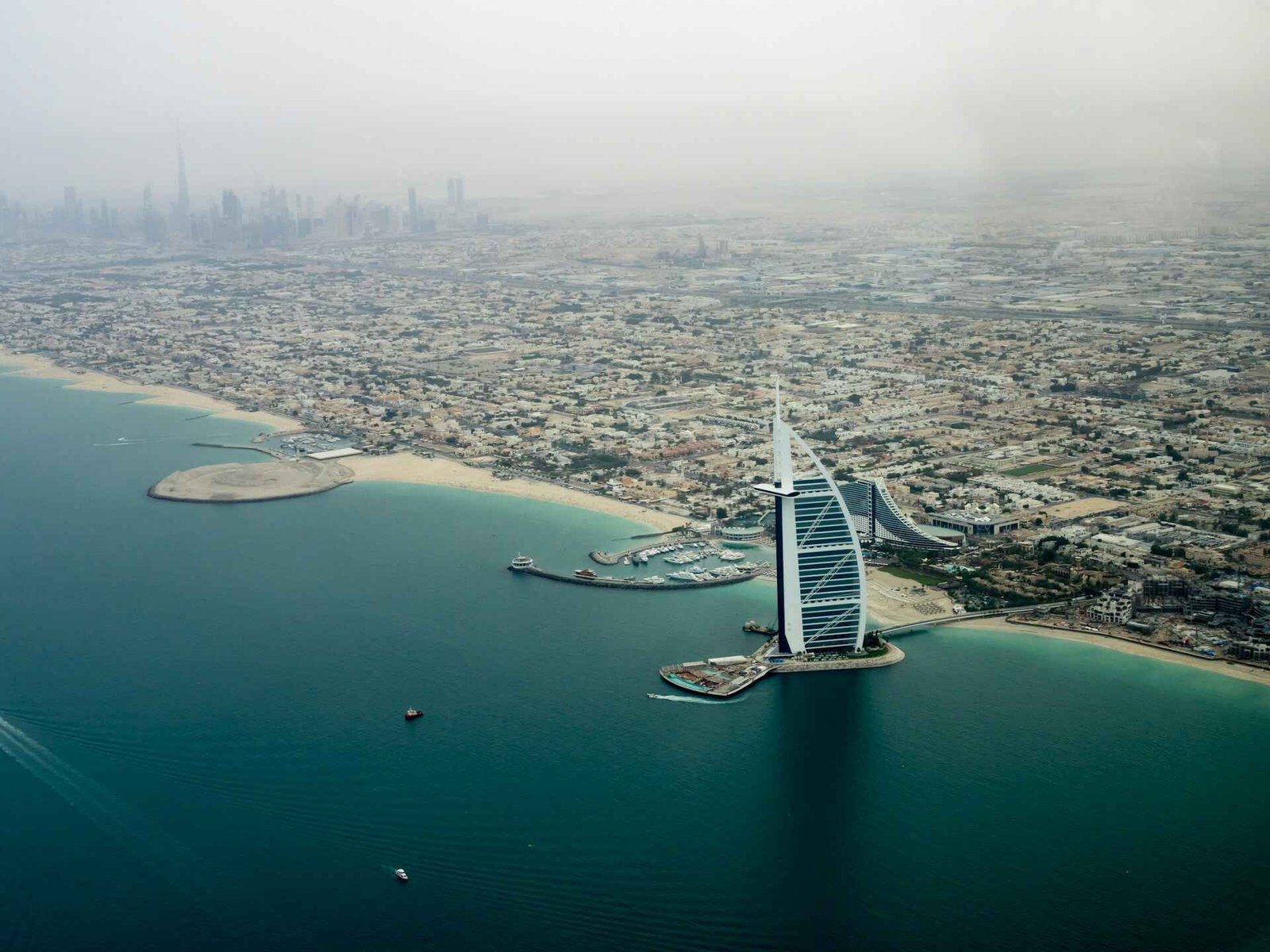 beach at atlantis best beach in the dubai locals opten visited here and best spot for picnic and photography.