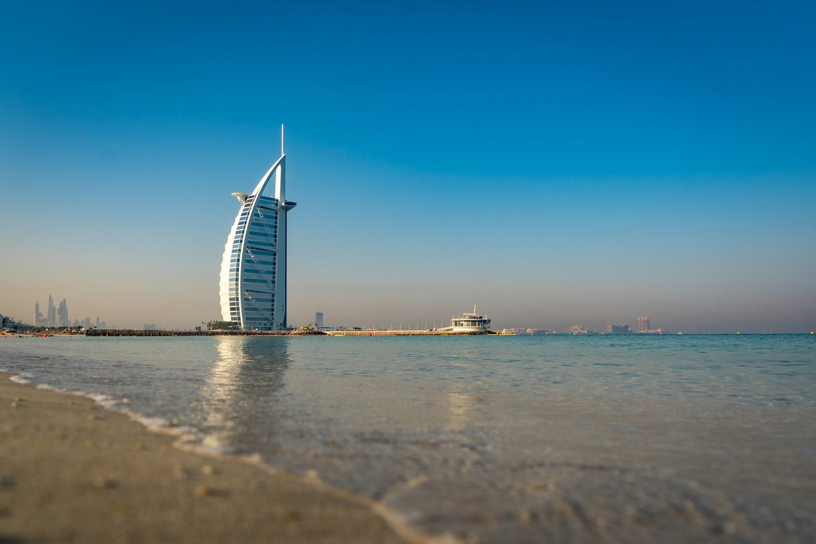 Best dubai beach with the site of burj ul arab best for the travellers.