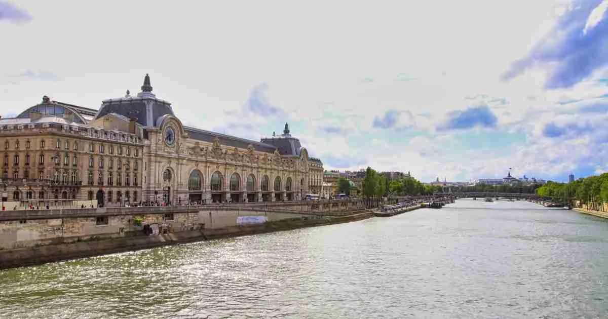 famous museum of the paris